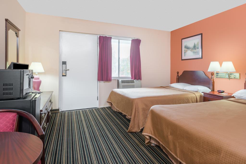 Days Inn By Wyndham Lenox Ma Екстер'єр фото