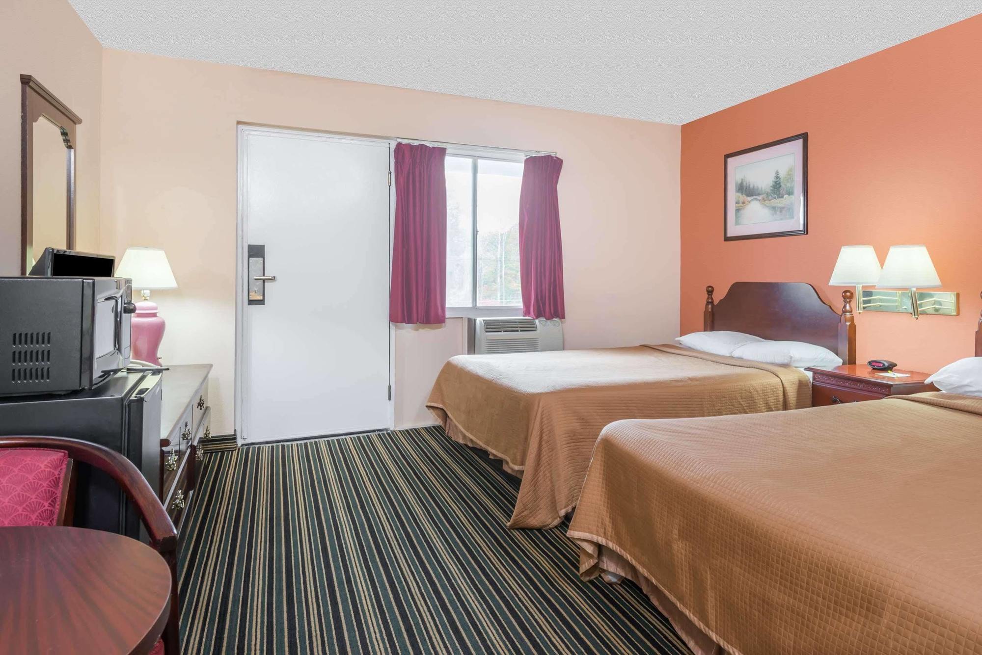 Days Inn By Wyndham Lenox Ma Екстер'єр фото