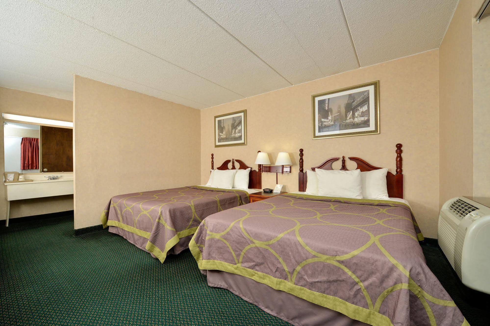 Days Inn By Wyndham Lenox Ma Екстер'єр фото