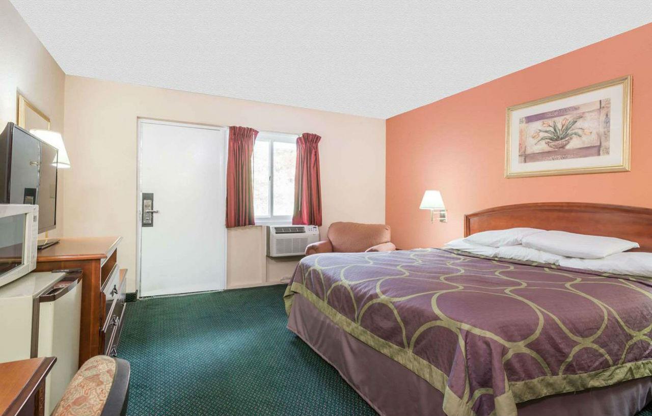 Days Inn By Wyndham Lenox Ma Екстер'єр фото